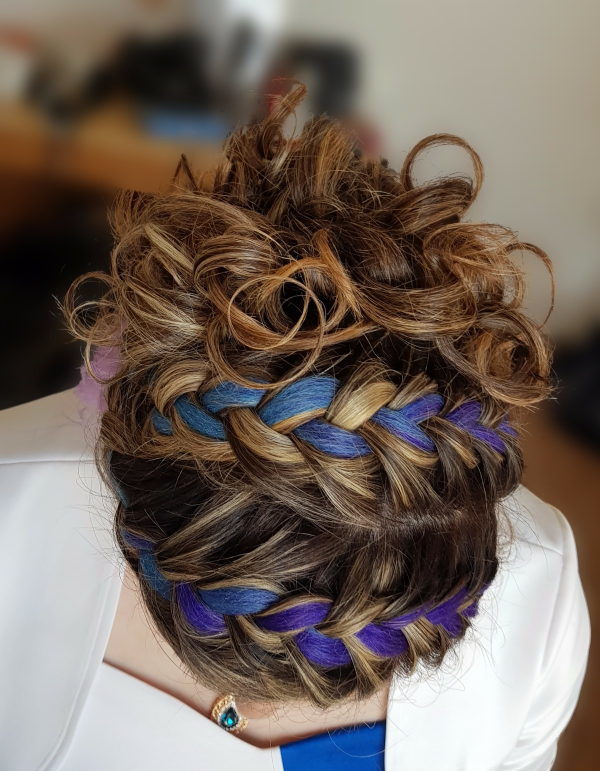 שיער אסוף עם תוספת מראה טבעי 